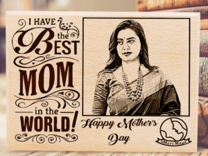 World’s Best Mom Wooden Personalized Engraved Photo Plaque Gift for Mom (10×8 Inches)