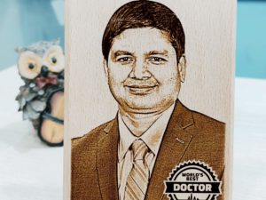 Unique Personalized Engraved Photo Plaque Gift for Doctor or Health Workers (9×7 inches, Wood)