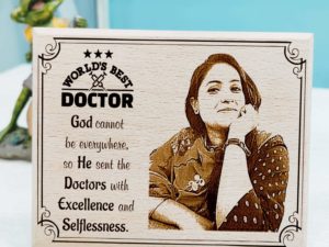 World’s Best Doctor Personalized Engraved Plaque (9 X 12 inches,Wood)