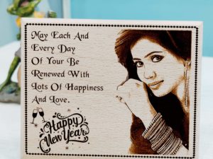 Customized Wooden Photo Plaque New Year Gifts for Couples (8×6 inches, Brown)