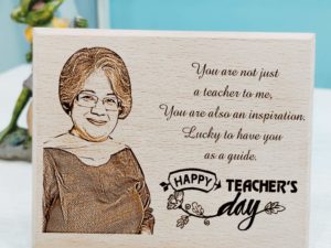 Customized Photo Plaque on Wood Teachers Day Gift for Mam (9 x 7 inches)