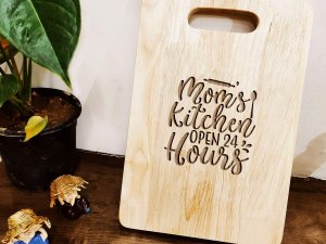 Engraved Wooden Vegetable Chopping Board Gift For Mother (Small)