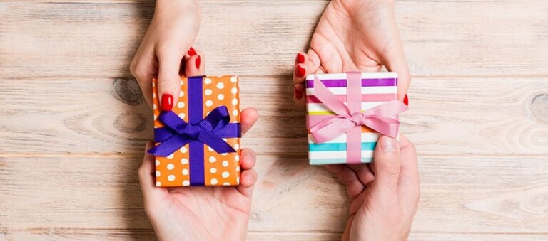 Read more about the article The Importance of Gifts in a Relationship | Incredible Gifts