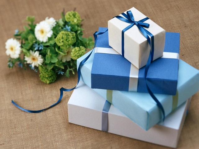 Read more about the article What kinds of gifts are popular in our country or culture?