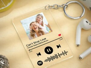 Customized Spotify Keychain With Photo and Scannable Song Co...