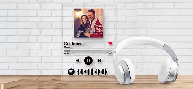 Spotify song keychain with a photo